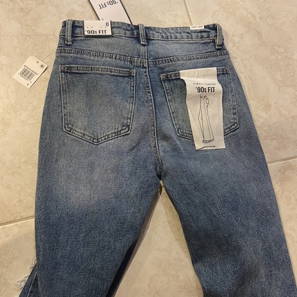 NWT A super high rise 90s style 30” inseam Size 0 - Picture 4 of 4